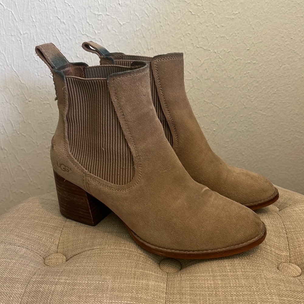 UGG Chelsea Boot